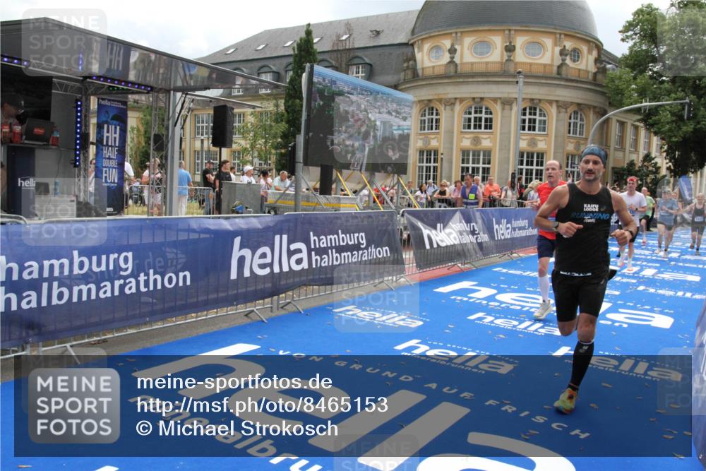 29.06.2025 - hella hamburg halbmarathon Michael Strokosch http://msf.ph/oto/8465153 29.06.2025 10:33:50 Ziel 1743, 2228, 2243, 2746, 4246, 5193, 13771, 14310, 14466, 16243, 16755 meine-sportfotos.de