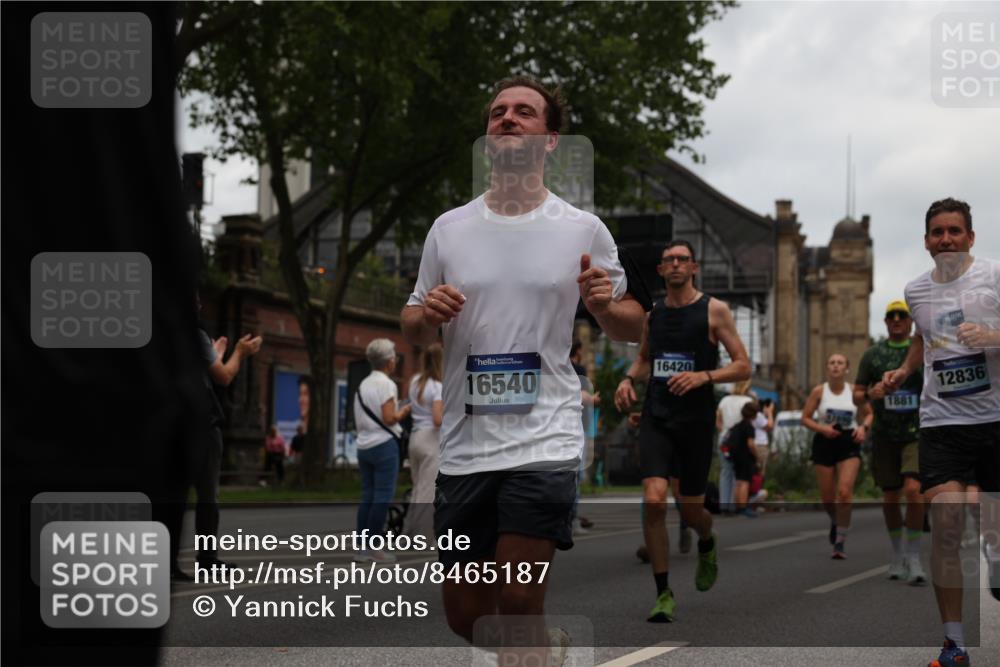29.06.2025 - hella hamburg halbmarathon Yannick Fuchs http://msf.ph/oto/8465187 29.06.2025 10:57:09 20KM 1126, 1420, 1427, 1881, 2424, 2582, 2683, 3182, 3248, 3625, 4389, 4538, 4665, 5058, 5511, 5653, 5708, 5734, 5763, 6142, 6631, 6966, 7453, 8176, 8469, 8478, 8721, 8822, 9124, 9306, 9554, 9899, 10128, 11310, 11402, 12004, 12571, 12836, 12978, 13528, 13551, 13739, 13939, 14917, 15137, 16371, 16420, 16478, 16540, 17045, 17757, 17818, 17890, 18028, 18355, 18359, 18452, 18999, 19241 meine-sportfotos.de