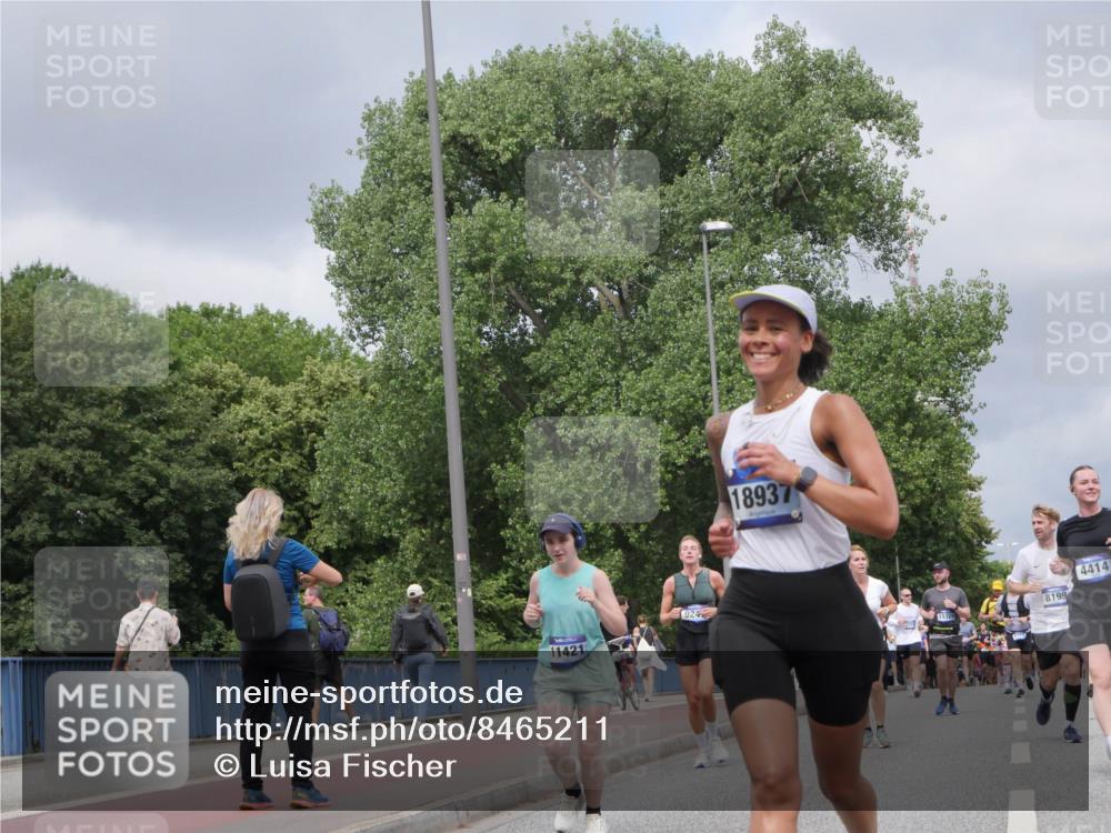 29.06.2025 - hella hamburg halbmarathon Luisa Fischer http://msf.ph/oto/8465211 29.06.2025 10:41:22 Kennedybrücke 11421, 924, 18937, 8, 15329, 8199, 4414, 1578, 2124, 3010, 3246, 3633, 3635, 3636, 4414, 4921, 5790, 5875, 7148, 8539, 8696, 10146 meine-sportfotos.de