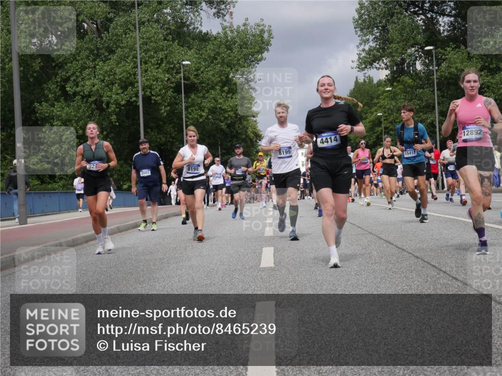 29.06.2025 - hella hamburg halbmarathon Luisa Fischer http://msf.ph/oto/8465239 29.06.2025 10:41:24 Kennedybrücke 92, 2001, 8198, 15329, 4414, 8199, 15417, 8, 12892, 1394, 1578, 1901, 3633, 3635, 3636, 4414, 4921, 5790, 7148, 7244, 8539 meine-sportfotos.de
