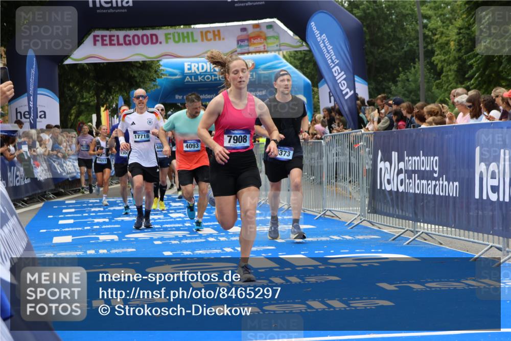 29.06.2025 - hella hamburg halbmarathon Strokosch-Dieckow http://msf.ph/oto/8465297 29.06.2025 10:47:07 Ziel 1460, 2623, 4093, 4377, 5472, 6373, 6700, 6716, 7480, 7908, 9794, 10208, 10211, 12579, 13007, 14415, 14783, 15684, 15825, 17718, 17915 meine-sportfotos.de