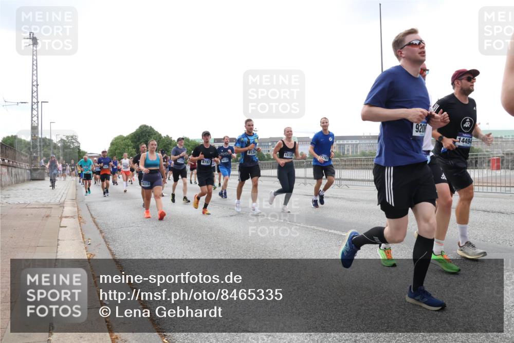 29.06.2025 - hella hamburg halbmarathon Lena Gebhardt http://msf.ph/oto/8465335 29.06.2025 10:32:22 Lombardsbrücke 16310, 8124, 15120, 11225, 16124, 1787, 8787, 920, 14494, 1199, 1311, 1640, 1987, 2349, 2384, 2943, 3022, 3221, 3239, 3358, 3365, 3653, 3670, 3707, 3752, 3778, 3822, 4314, 4365, 4605, 4857, 4924, 5156, 5496, 5601, 5658, 5743, 5783, 5871, 5941, 6218, 6228, 6252, 6312, 6315, 6718, 6727, 7135, 7239, 7295, 7308, 7309, 7344, 7468, 7531, 7535, 7570, 7633, 7695, 7702, 7749, 7789, 7816, 8124, 8127, 8175, 8303, 8538, 8625, 8787, 8840, 8914, 8993, 9010, 9125, 9206, 10002, 10048 meine-sportfotos.de