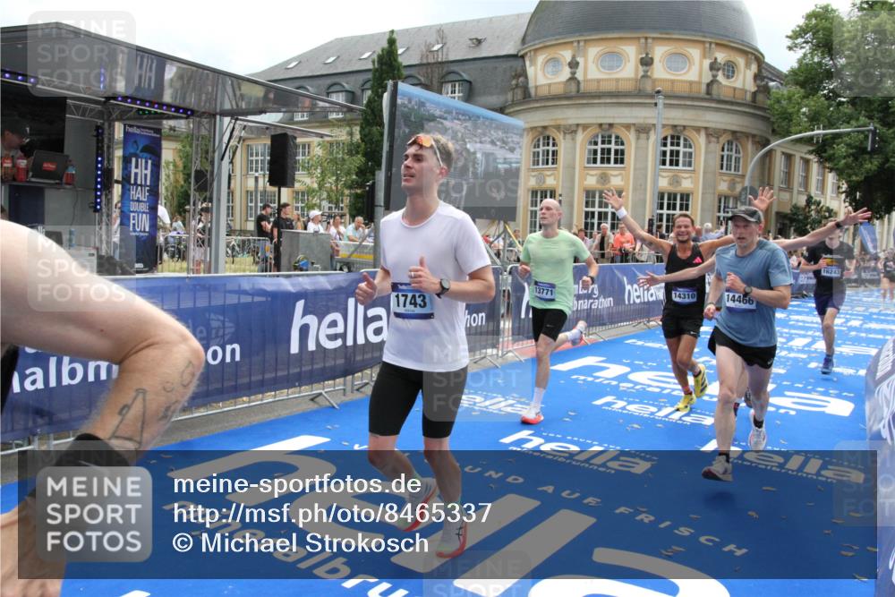 29.06.2025 - hella hamburg halbmarathon Michael Strokosch http://msf.ph/oto/8465337 29.06.2025 10:33:53 Ziel 1743, 2228, 2243, 2746, 4246, 5193, 10865, 13771, 14310, 14466, 16243 meine-sportfotos.de