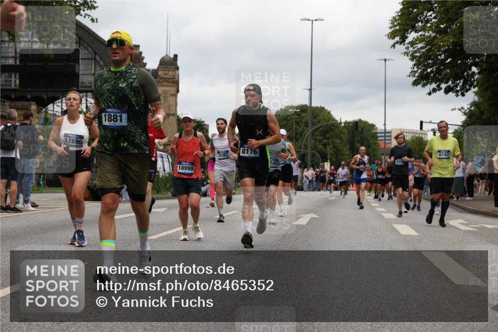 29.06.2025 - hella hamburg halbmarathon Yannick Fuchs http://msf.ph/oto/8465352 29.06.2025 10:57:11 20KM 1126, 1420, 1427, 1881, 1992, 2424, 2582, 2683, 3182, 3248, 3360, 3625, 4389, 4538, 4665, 5058, 5511, 5653, 5708, 5734, 5763, 6142, 6631, 6966, 8176, 8469, 8478, 8721, 8822, 9124, 9306, 9554, 9899, 10128, 11310, 11402, 12004, 12571, 12836, 12978, 13528, 13551, 13739, 13939, 14917, 15137, 15516, 16371, 16420, 16478, 16540, 16872, 17045, 17757, 17818, 17890, 18028, 18355, 18359, 18452, 18999, 19241 meine-sportfotos.de
