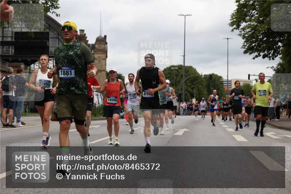 29.06.2025 - hella hamburg halbmarathon Yannick Fuchs http://msf.ph/oto/8465372 29.06.2025 10:57:11 20KM 1126, 1420, 1427, 1881, 1992, 2424, 2582, 2683, 3182, 3248, 3360, 3625, 4389, 4538, 4665, 5058, 5511, 5653, 5708, 5734, 5763, 6142, 6631, 6966, 8176, 8469, 8478, 8721, 8822, 9124, 9306, 9554, 9899, 10128, 11310, 11402, 12004, 12571, 12836, 12978, 13528, 13551, 13739, 13939, 14917, 15137, 15516, 16371, 16420, 16478, 16540, 16872, 17045, 17757, 17818, 17890, 18028, 18355, 18359, 18452, 18999, 19241 meine-sportfotos.de