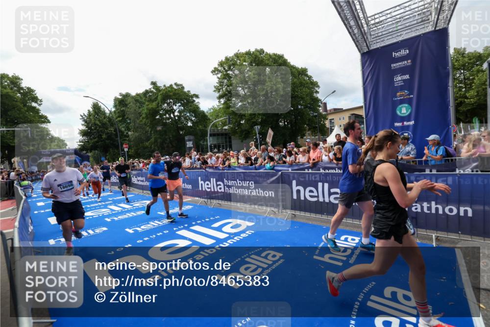 29.06.2025 - hella hamburg halbmarathon Zöllner http://msf.ph/oto/8465383 29.06.2025 11:25:31 Ziel 4113, 4131, 4793, 5035, 5041, 6676, 7519, 9642, 13206, 14055, 15608, 16487, 17027, 17052, 18698, 19180 meine-sportfotos.de