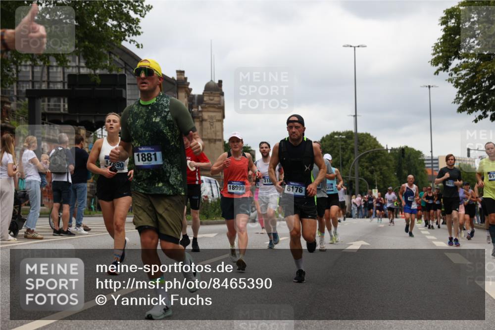 29.06.2025 - hella hamburg halbmarathon Yannick Fuchs http://msf.ph/oto/8465390 29.06.2025 10:57:11 20KM 1126, 1420, 1427, 1881, 1992, 2424, 2582, 2683, 3182, 3248, 3360, 3625, 4389, 4538, 4665, 5058, 5511, 5653, 5708, 5734, 5763, 6142, 6631, 6966, 8176, 8469, 8478, 8721, 8822, 9124, 9306, 9554, 9899, 10128, 11310, 11402, 12004, 12571, 12836, 12978, 13528, 13551, 13739, 13939, 14917, 15137, 15516, 16371, 16420, 16478, 16540, 16872, 17045, 17757, 17818, 17890, 18028, 18355, 18359, 18452, 18999, 19241 meine-sportfotos.de
