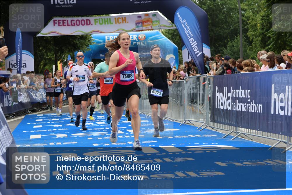 29.06.2025 - hella hamburg halbmarathon Strokosch-Dieckow http://msf.ph/oto/8465409 29.06.2025 10:47:07 Ziel 1460, 2623, 4093, 4377, 5472, 6373, 6700, 6716, 7480, 7908, 9794, 10208, 10211, 12579, 13007, 14415, 14783, 15684, 15825, 17718, 17915 meine-sportfotos.de