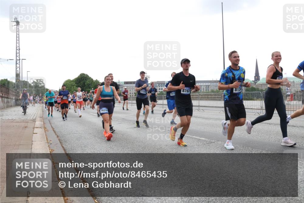 29.06.2025 - hella hamburg halbmarathon Lena Gebhardt http://msf.ph/oto/8465435 29.06.2025 10:32:24 Lombardsbrücke 16310, 11225, 8787, 8124, 1612, 151, 1199, 1311, 1640, 1987, 2349, 2943, 3022, 3358, 3365, 3653, 3660, 3670, 3707, 3752, 3778, 3822, 4314, 4365, 4605, 4857, 4924, 5496, 5601, 5658, 5743, 5783, 5871, 5941, 6218, 6228, 6252, 6312, 6315, 7135, 7239, 7295, 7308, 7309, 7344, 7468, 7531, 7535, 7570, 7633, 7695, 7702, 7749, 7750, 7789, 7816, 8124, 8127, 8175, 8303, 8538, 8625, 8787, 8840, 8914, 8993, 9010, 9125, 9188, 9206, 10002, 10013, 10048, 10277 meine-sportfotos.de
