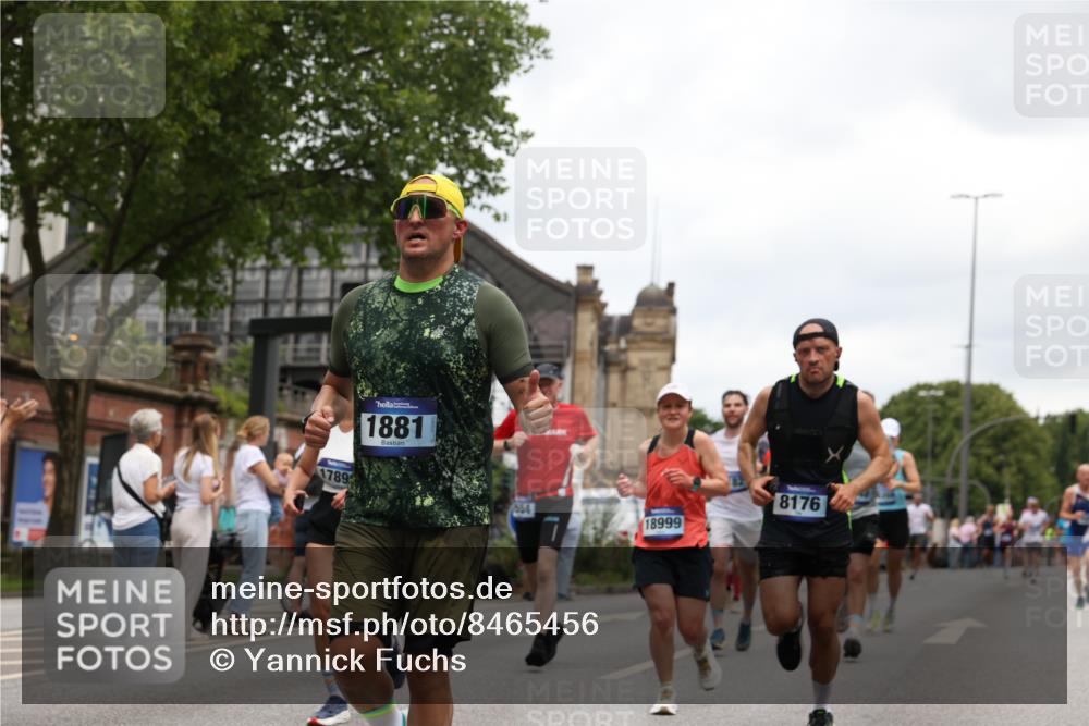 29.06.2025 - hella hamburg halbmarathon Yannick Fuchs http://msf.ph/oto/8465456 29.06.2025 10:57:11 20KM 1126, 1420, 1427, 1881, 1992, 2424, 2582, 2683, 3182, 3248, 3360, 3625, 4389, 4538, 4665, 5058, 5511, 5653, 5708, 5734, 5763, 6142, 6631, 6966, 8176, 8469, 8478, 8721, 8822, 9124, 9306, 9554, 9899, 10128, 11310, 11402, 12004, 12571, 12836, 12978, 13528, 13551, 13739, 13939, 14917, 15137, 15516, 16371, 16420, 16478, 16540, 16872, 17045, 17757, 17818, 17890, 18028, 18355, 18359, 18452, 18999, 19241 meine-sportfotos.de