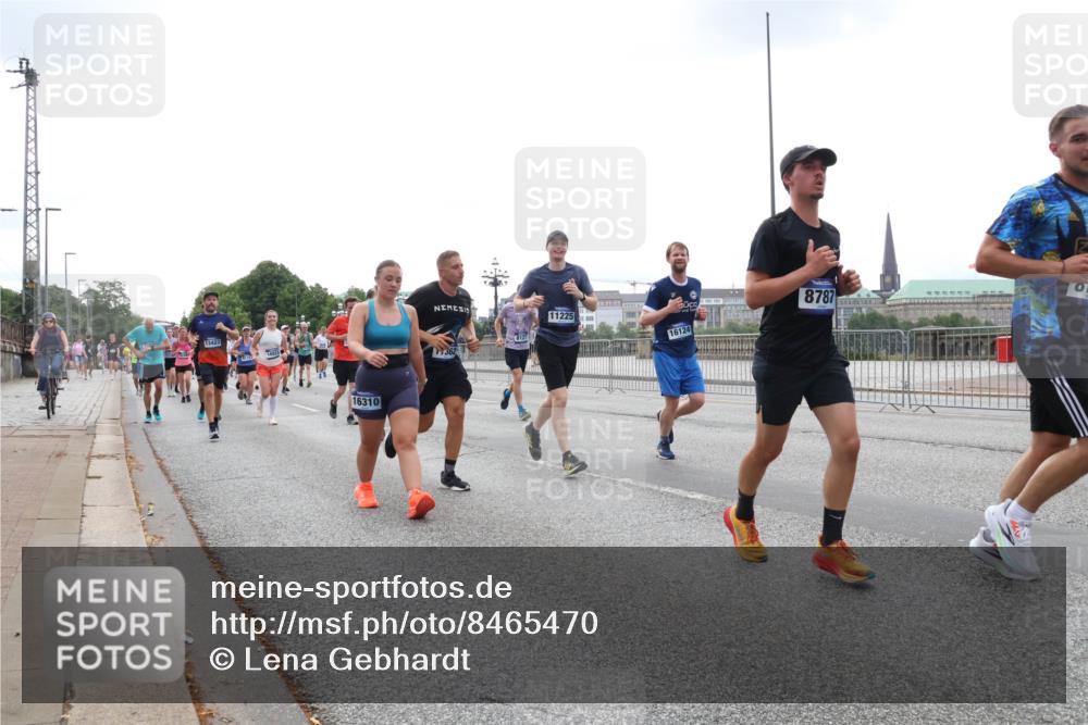 29.06.2025 - hella hamburg halbmarathon Lena Gebhardt http://msf.ph/oto/8465470 29.06.2025 10:32:24 Lombardsbrücke 13423, 16310, 11225, 16124, 362, 8787, 1199, 1311, 1640, 1987, 2349, 2943, 3022, 3358, 3365, 3653, 3660, 3670, 3707, 3752, 3778, 3822, 4314, 4365, 4605, 4857, 4924, 5496, 5601, 5658, 5743, 5783, 5871, 5941, 6218, 6228, 6252, 6312, 6315, 7135, 7239, 7295, 7308, 7309, 7344, 7468, 7531, 7535, 7570, 7633, 7695, 7702, 7749, 7750, 7789, 7816, 8124, 8127, 8175, 8303, 8538, 8625, 8787, 8840, 8914, 8993, 9010, 9125, 9188, 9206, 10002, 10013, 10048, 10277 meine-sportfotos.de