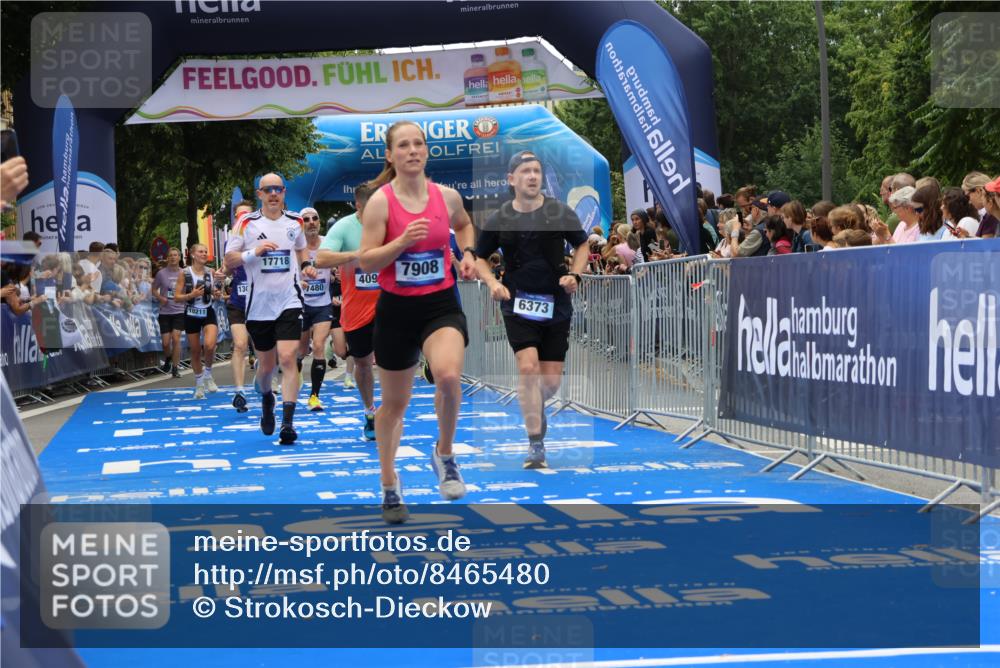 29.06.2025 - hella hamburg halbmarathon Strokosch-Dieckow http://msf.ph/oto/8465480 29.06.2025 10:47:07 Ziel 1460, 2623, 4093, 4377, 5472, 6373, 6700, 6716, 7480, 7908, 9794, 10208, 10211, 12579, 13007, 14415, 14783, 15684, 15825, 17718, 17915 meine-sportfotos.de
