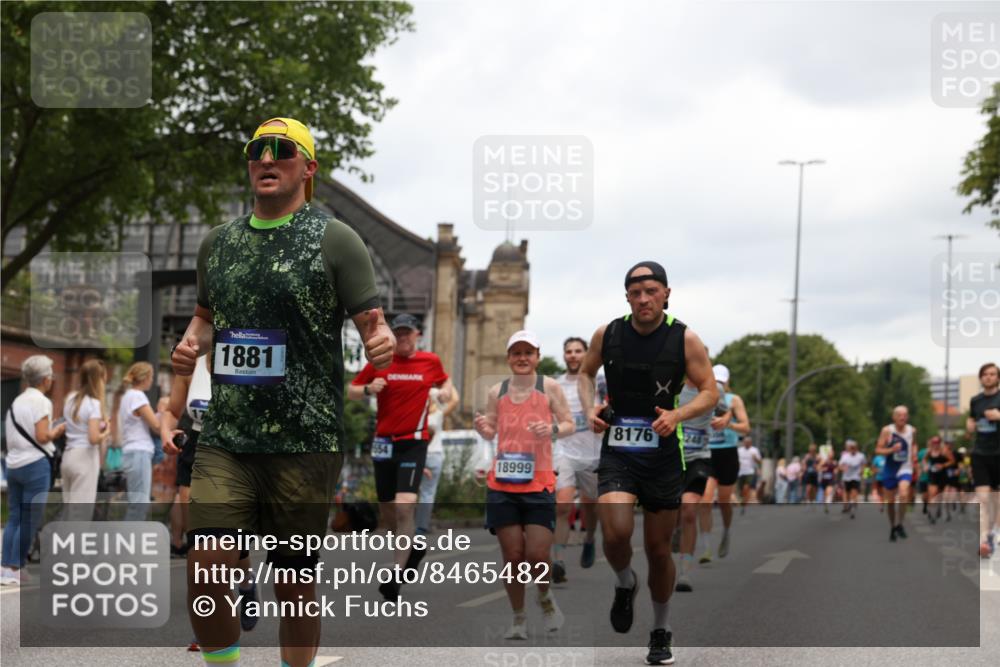 29.06.2025 - hella hamburg halbmarathon Yannick Fuchs http://msf.ph/oto/8465482 29.06.2025 10:57:11 20KM 1126, 1420, 1427, 1881, 1992, 2424, 2582, 2683, 3182, 3248, 3360, 3625, 4389, 4538, 4665, 5058, 5511, 5653, 5708, 5734, 5763, 6142, 6631, 6966, 8176, 8469, 8478, 8721, 8822, 9124, 9306, 9554, 9899, 10128, 11310, 11402, 12004, 12571, 12836, 12978, 13528, 13551, 13739, 13939, 14917, 15137, 15516, 16371, 16420, 16478, 16540, 16872, 17045, 17757, 17818, 17890, 18028, 18355, 18359, 18452, 18999, 19241 meine-sportfotos.de