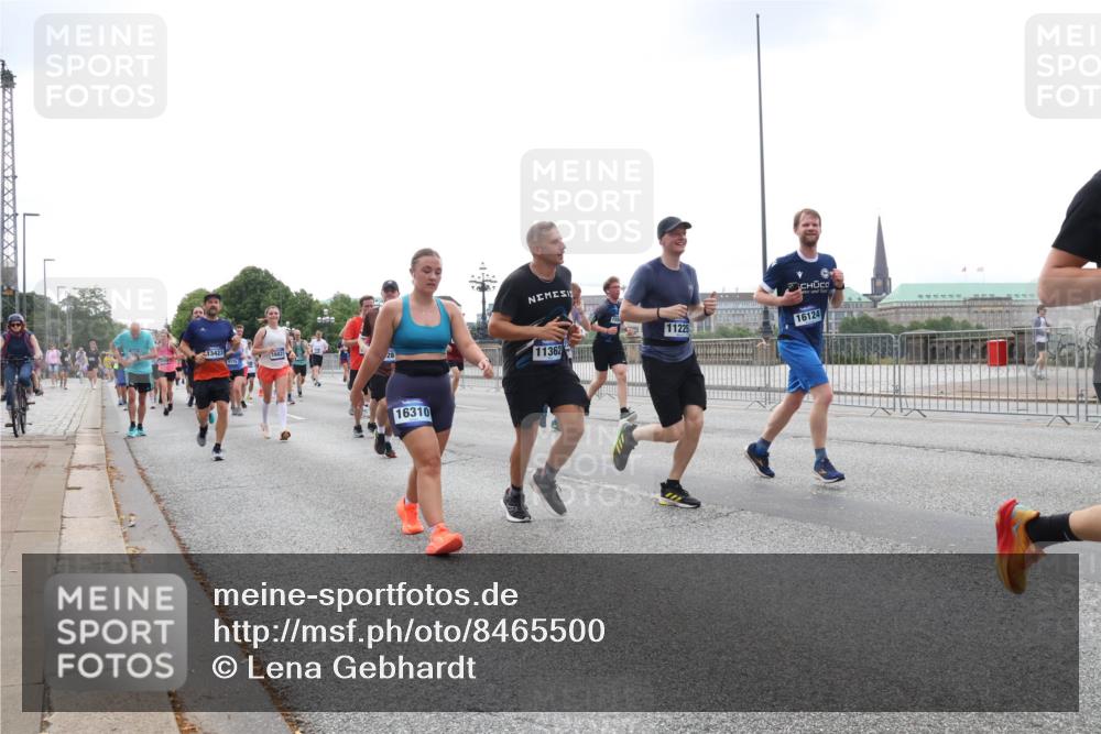 29.06.2025 - hella hamburg halbmarathon Lena Gebhardt http://msf.ph/oto/8465500 29.06.2025 10:32:25 Lombardsbrücke 16310, 11362, 11225, 1199, 1311, 1640, 1987, 2349, 2943, 3022, 3365, 3653, 3660, 3670, 3707, 3752, 3778, 3822, 4314, 4365, 4605, 4857, 4924, 5496, 5601, 5658, 5743, 5783, 5871, 5941, 6218, 6228, 6252, 6312, 6315, 7135, 7239, 7295, 7308, 7309, 7344, 7468, 7531, 7535, 7570, 7633, 7695, 7702, 7749, 7750, 7789, 7816, 8124, 8127, 8175, 8303, 8538, 8625, 8787, 8840, 8914, 8993, 9010, 9125, 9188, 9206, 10002, 10013, 10048, 10277 meine-sportfotos.de
