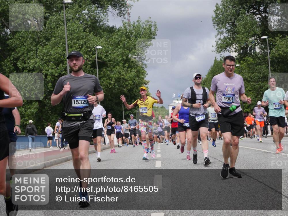 29.06.2025 - hella hamburg halbmarathon Luisa Fischer http://msf.ph/oto/8465505 29.06.2025 10:41:30 Kennedybrücke 15329, 3716, 876, 1196, 5713, 17203, 1901, 1791, 1394, 1596, 1791, 1901, 3633, 3635, 3636, 3716, 4921, 5713, 5790, 6930, 7148, 7244, 7371, 7552, 8539, 8615 meine-sportfotos.de