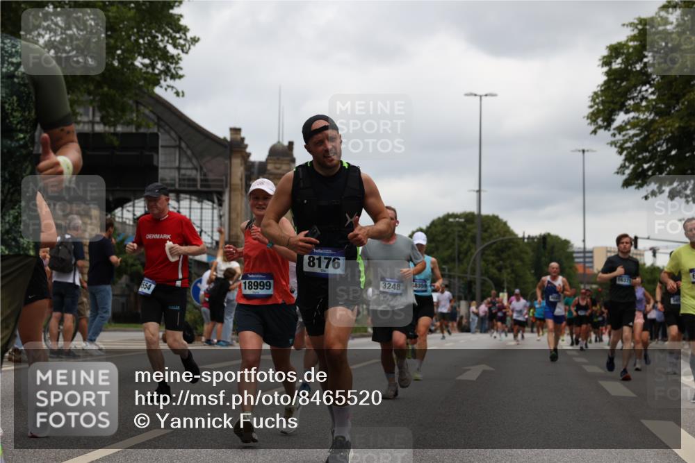 29.06.2025 - hella hamburg halbmarathon Yannick Fuchs http://msf.ph/oto/8465520 29.06.2025 10:57:12 20KM 1126, 1420, 1427, 1881, 1992, 2424, 2582, 2683, 3182, 3248, 3360, 3625, 4389, 4538, 4665, 5058, 5511, 5653, 5708, 5734, 5763, 6142, 6631, 6966, 8176, 8469, 8478, 8721, 8822, 9124, 9306, 9554, 9681, 9899, 10128, 11310, 11402, 12004, 12571, 12836, 12978, 13528, 13551, 13739, 13939, 14917, 15137, 15516, 16371, 16420, 16478, 16540, 16872, 17045, 17757, 17818, 17890, 18028, 18355, 18359, 18452, 18999, 19241 meine-sportfotos.de