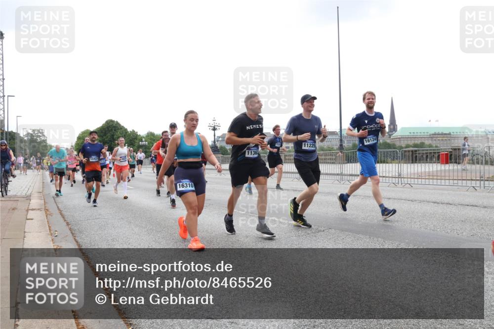29.06.2025 - hella hamburg halbmarathon Lena Gebhardt http://msf.ph/oto/8465526 29.06.2025 10:32:25 Lombardsbrücke 13423, 8175, 16310, 1136, 11225, 16124, 1199, 1311, 1640, 1987, 2349, 2943, 3022, 3365, 3653, 3660, 3670, 3707, 3752, 3778, 3822, 4314, 4365, 4605, 4857, 4924, 5496, 5601, 5658, 5743, 5783, 5871, 5941, 6218, 6228, 6252, 6312, 6315, 7135, 7239, 7295, 7308, 7309, 7344, 7468, 7531, 7535, 7570, 7633, 7695, 7702, 7749, 7750, 7789, 7816, 8124, 8127, 8175, 8303, 8538, 8625, 8787, 8840, 8914, 8993, 9010, 9125, 9188, 9206, 10002, 10013, 10048, 10277 meine-sportfotos.de