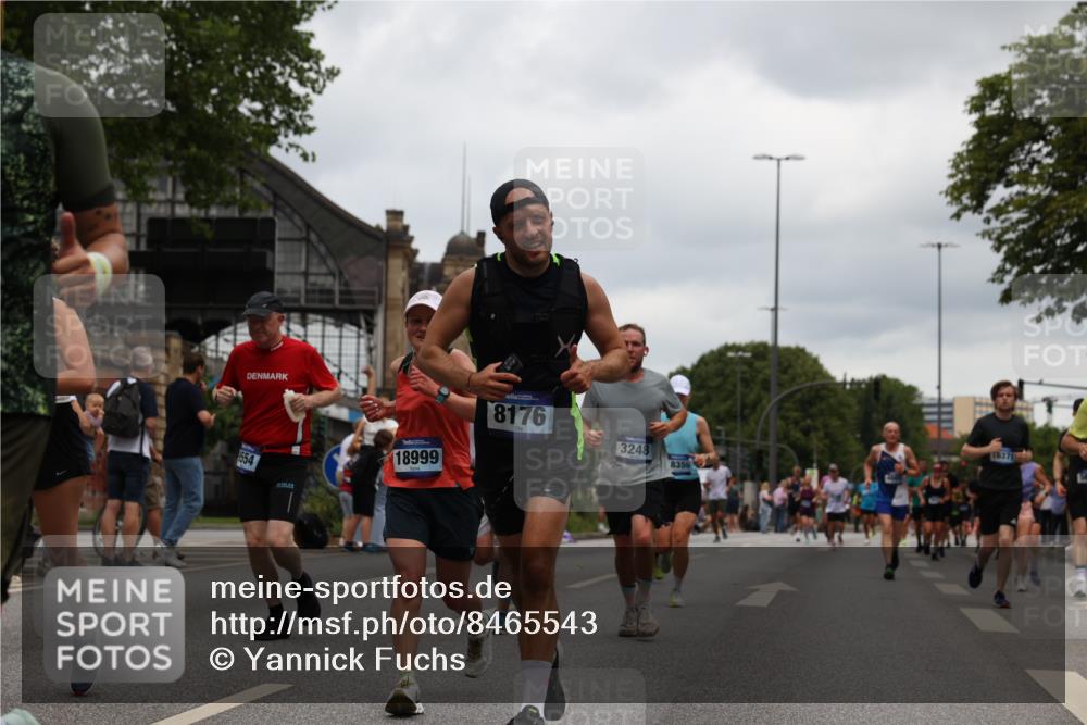 29.06.2025 - hella hamburg halbmarathon Yannick Fuchs http://msf.ph/oto/8465543 29.06.2025 10:57:12 20KM 1126, 1420, 1427, 1881, 1992, 2424, 2582, 2683, 3182, 3248, 3360, 3625, 4389, 4538, 4665, 5058, 5511, 5653, 5708, 5734, 5763, 6142, 6631, 6966, 8176, 8469, 8478, 8721, 8822, 9124, 9306, 9554, 9681, 9899, 10128, 11310, 11402, 12004, 12571, 12836, 12978, 13528, 13551, 13739, 13939, 14917, 15137, 15516, 16371, 16420, 16478, 16540, 16872, 17045, 17757, 17818, 17890, 18028, 18355, 18359, 18452, 18999, 19241 meine-sportfotos.de