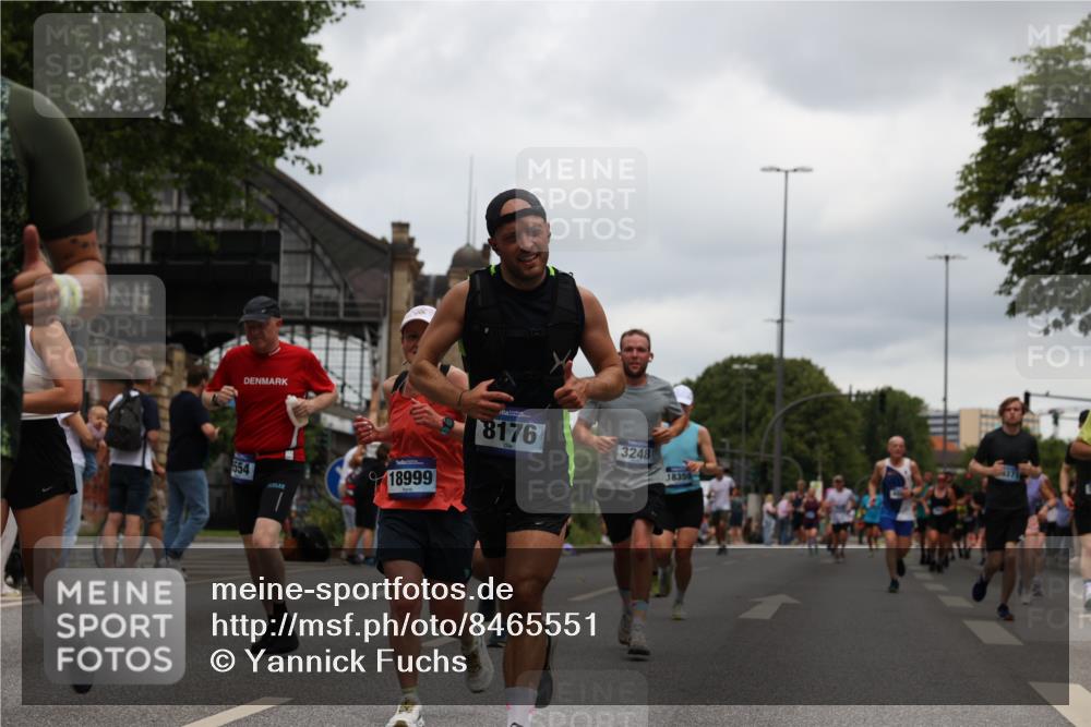 29.06.2025 - hella hamburg halbmarathon Yannick Fuchs http://msf.ph/oto/8465551 29.06.2025 10:57:12 20KM 1126, 1420, 1427, 1881, 1992, 2424, 2582, 2683, 3182, 3248, 3360, 3625, 4389, 4538, 4665, 5058, 5511, 5653, 5708, 5734, 5763, 6142, 6631, 6966, 8176, 8469, 8478, 8721, 8822, 9124, 9306, 9554, 9681, 9899, 10128, 11310, 11402, 12004, 12571, 12836, 12978, 13528, 13551, 13739, 13939, 14917, 15137, 15516, 16371, 16420, 16478, 16540, 16872, 17045, 17757, 17818, 17890, 18028, 18355, 18359, 18452, 18999, 19241 meine-sportfotos.de