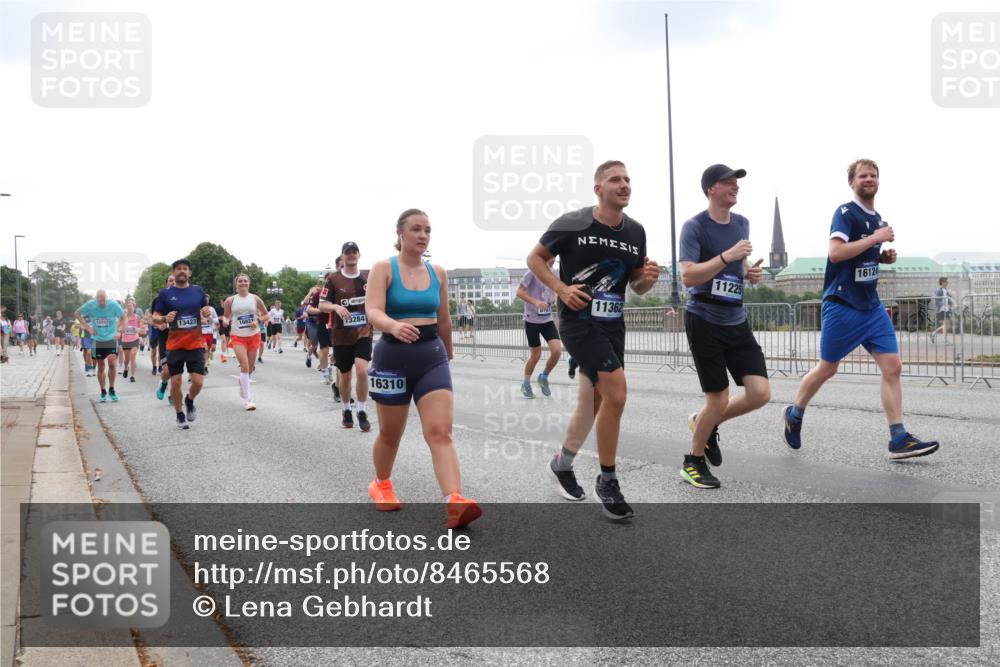 29.06.2025 - hella hamburg halbmarathon Lena Gebhardt http://msf.ph/oto/8465568 29.06.2025 10:32:25 Lombardsbrücke 15987, 13423, 16821, 3284, 16310, 11362, 16124, 11225, 1199, 1311, 1640, 1987, 2349, 2943, 3022, 3365, 3653, 3660, 3670, 3707, 3752, 3778, 3822, 4314, 4365, 4605, 4857, 4924, 5496, 5601, 5658, 5743, 5783, 5871, 5941, 6218, 6228, 6252, 6312, 6315, 7135, 7239, 7295, 7308, 7309, 7344, 7468, 7531, 7535, 7570, 7633, 7695, 7702, 7749, 7750, 7789, 7816, 8124, 8127, 8175, 8303, 8538, 8625, 8787, 8840, 8914, 8993, 9010, 9125, 9188, 9206, 10002, 10013, 10048, 10277 meine-sportfotos.de