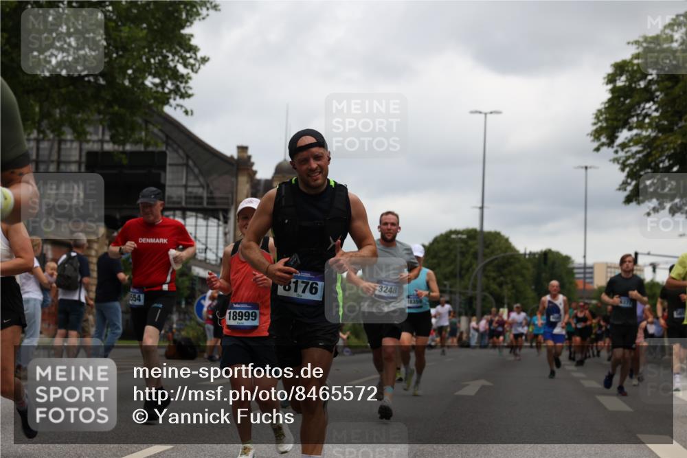 29.06.2025 - hella hamburg halbmarathon Yannick Fuchs http://msf.ph/oto/8465572 29.06.2025 10:57:12 20KM 1126, 1420, 1427, 1881, 1992, 2424, 2582, 2683, 3182, 3248, 3360, 3625, 4389, 4538, 4665, 5058, 5511, 5653, 5708, 5734, 5763, 6142, 6631, 6966, 8176, 8469, 8478, 8721, 8822, 9124, 9306, 9554, 9681, 9899, 10128, 11310, 11402, 12004, 12571, 12836, 12978, 13528, 13551, 13739, 13939, 14917, 15137, 15516, 16371, 16420, 16478, 16540, 16872, 17045, 17757, 17818, 17890, 18028, 18355, 18359, 18452, 18999, 19241 meine-sportfotos.de