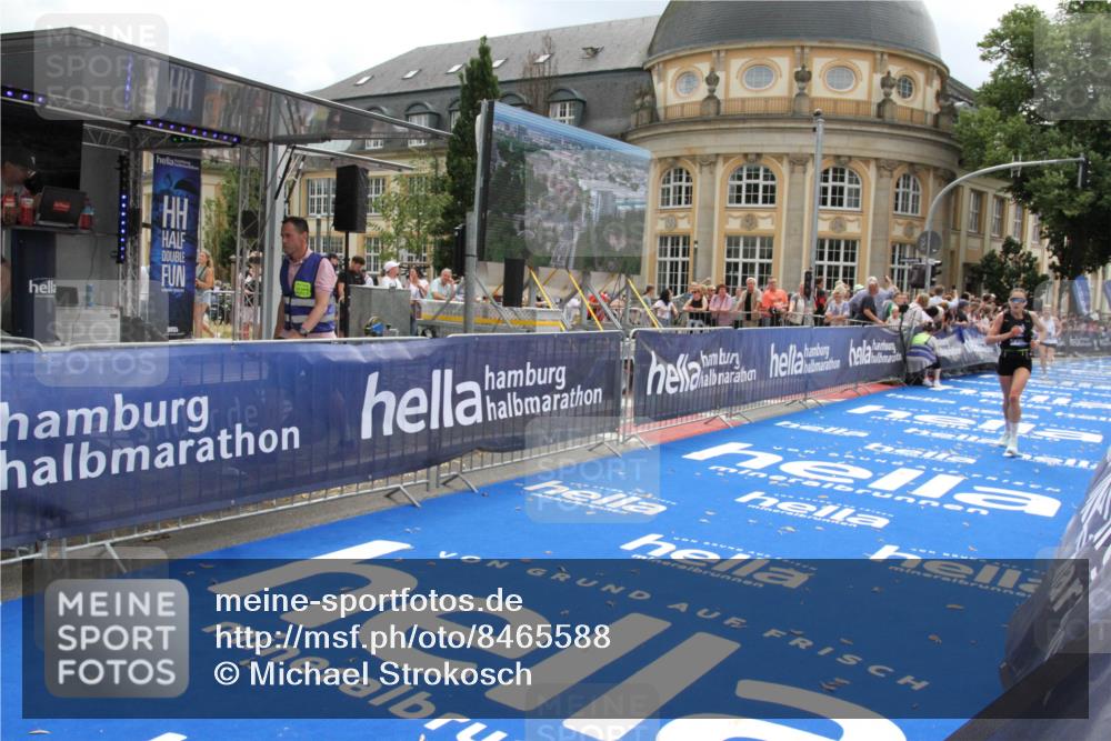 29.06.2025 - hella hamburg halbmarathon Michael Strokosch http://msf.ph/oto/8465588 29.06.2025 10:33:56 Ziel 1743, 2243, 10865, 13771, 14310, 14466, 15500, 16243 meine-sportfotos.de