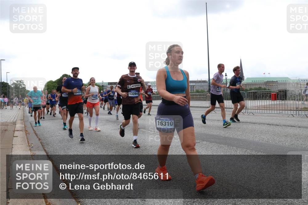 29.06.2025 - hella hamburg halbmarathon Lena Gebhardt http://msf.ph/oto/8465611 29.06.2025 10:32:26 Lombardsbrücke 15987, 10828, 3423, 16821, 13284, 812, 16310, 1199, 1311, 1640, 1987, 2349, 2943, 3022, 3365, 3653, 3660, 3670, 3707, 3752, 3778, 3822, 4314, 4365, 4605, 4857, 4924, 5496, 5601, 5658, 5743, 5783, 5871, 5941, 6218, 6228, 6252, 6312, 6315, 7135, 7239, 7295, 7308, 7309, 7344, 7468, 7531, 7535, 7570, 7633, 7695, 7702, 7749, 7750, 7789, 7816, 8124, 8127, 8175, 8303, 8538, 8625, 8787, 8840, 8914, 8993, 9010, 9125, 9188, 9206, 10002, 10013, 10048, 10277 meine-sportfotos.de