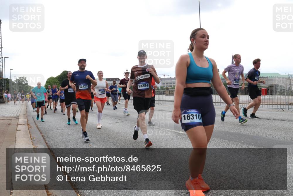 29.06.2025 - hella hamburg halbmarathon Lena Gebhardt http://msf.ph/oto/8465625 29.06.2025 10:32:26 Lombardsbrücke 10828, 15987, 13423, 16821, 13284, 16310, 8127, 155, 1199, 1311, 1640, 1987, 2349, 2943, 3022, 3365, 3653, 3660, 3670, 3707, 3752, 3778, 3822, 4314, 4365, 4605, 4857, 4924, 5496, 5601, 5658, 5743, 5783, 5871, 5941, 6218, 6228, 6252, 6312, 6315, 7135, 7239, 7295, 7308, 7309, 7344, 7468, 7531, 7535, 7570, 7633, 7695, 7702, 7749, 7750, 7789, 7816, 8124, 8127, 8175, 8303, 8538, 8625, 8787, 8840, 8914, 8993, 9010, 9125, 9188, 9206, 10002, 10013, 10048, 10277 meine-sportfotos.de