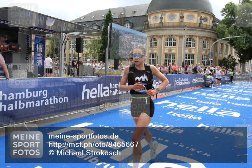 29.06.2025 - hella hamburg halbmarathon Michael Strokosch http://msf.ph/oto/8465667 29.06.2025 10:33:58 Ziel 9519, 10865, 15500 meine-sportfotos.de