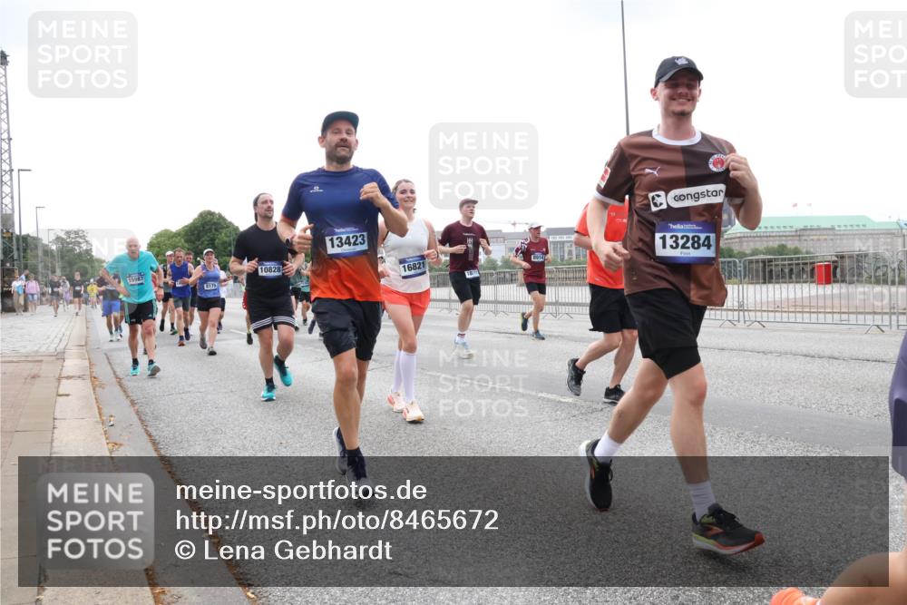 29.06.2025 - hella hamburg halbmarathon Lena Gebhardt http://msf.ph/oto/8465672 29.06.2025 10:32:27 Lombardsbrücke 15987, 8175, 10828, 13423, 16821, 13284, 1199, 1311, 1640, 1987, 2059, 2349, 2943, 3022, 3365, 3653, 3660, 3670, 3707, 3778, 3822, 4314, 4365, 4446, 4605, 4857, 4924, 5496, 5601, 5658, 5743, 5783, 5871, 5941, 6218, 6228, 6252, 6312, 6315, 7135, 7239, 7295, 7308, 7309, 7344, 7468, 7531, 7535, 7570, 7633, 7695, 7702, 7749, 7750, 7789, 8124, 8127, 8175, 8303, 8538, 8625, 8787, 8840, 8914, 8993, 9010, 9125, 9188, 9206, 10002, 10013, 10048, 10277 meine-sportfotos.de