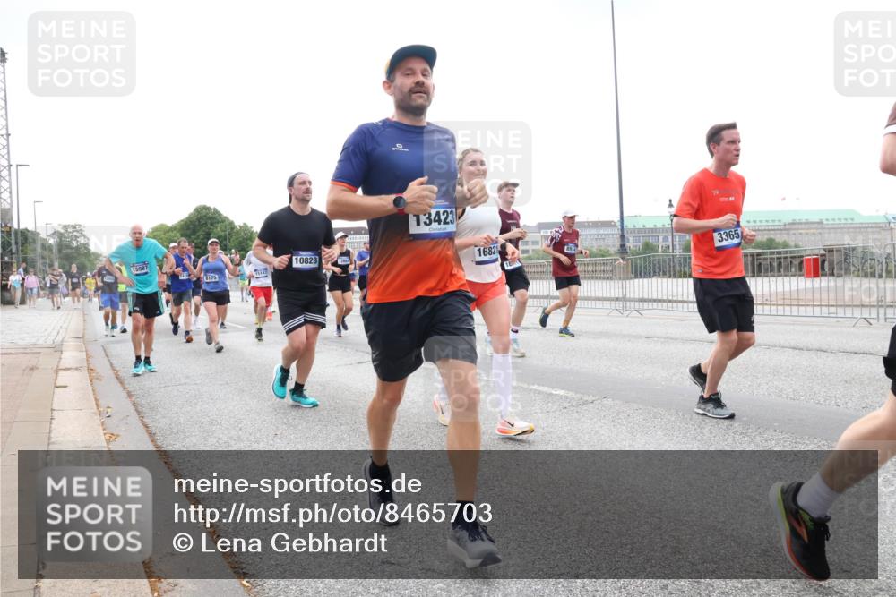 29.06.2025 - hella hamburg halbmarathon Lena Gebhardt http://msf.ph/oto/8465703 29.06.2025 10:32:28 Lombardsbrücke 15987, 10828, 12864, 1415, 15147, 8175, 13423, 16821, 19, 18, 3365, 1199, 1311, 1640, 1987, 2059, 2349, 2943, 3022, 3365, 3653, 3660, 3670, 3707, 3778, 3822, 4314, 4365, 4446, 4605, 4857, 4924, 5496, 5601, 5658, 5743, 5783, 5871, 5941, 6218, 6228, 6252, 6312, 6315, 7135, 7239, 7295, 7308, 7309, 7344, 7387, 7468, 7531, 7535, 7570, 7633, 7695, 7702, 7749, 7750, 7789, 8124, 8127, 8175, 8303, 8625, 8787, 8840, 8914, 8993, 9010, 9125, 9188, 9206, 10002, 10013, 10048, 10277 meine-sportfotos.de