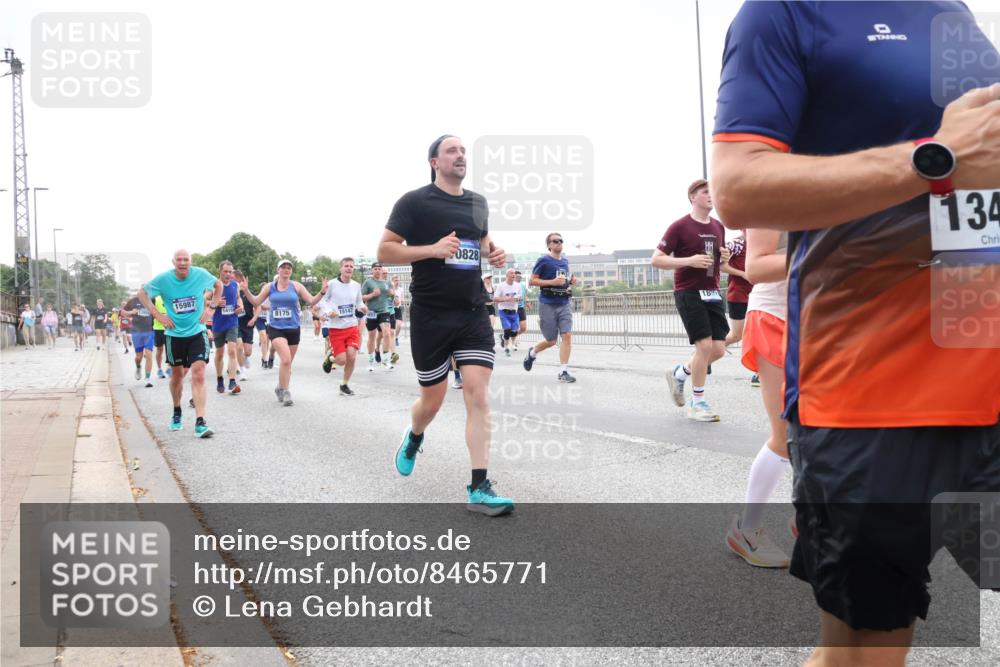 29.06.2025 - hella hamburg halbmarathon Lena Gebhardt http://msf.ph/oto/8465771 29.06.2025 10:32:28 Lombardsbrücke 15987, 14159, 8175, 15147, 9, 0828, 134, 1199, 1311, 1640, 1987, 2059, 2349, 2943, 3022, 3365, 3653, 3660, 3670, 3707, 3778, 3822, 4314, 4365, 4446, 4605, 4857, 4924, 5496, 5601, 5658, 5743, 5783, 5871, 5941, 6218, 6228, 6252, 6312, 6315, 7135, 7239, 7295, 7308, 7309, 7344, 7387, 7468, 7531, 7535, 7570, 7633, 7695, 7702, 7749, 7750, 7789, 8124, 8127, 8175, 8303, 8625, 8787, 8840, 8914, 8993, 9010, 9125, 9188, 9206, 10002, 10013, 10048, 10277 meine-sportfotos.de