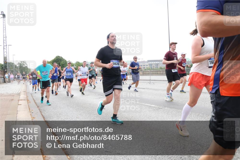 29.06.2025 - hella hamburg halbmarathon Lena Gebhardt http://msf.ph/oto/8465788 29.06.2025 10:32:28 Lombardsbrücke 15987, 1415, 8175, 15147, 0828, 8914, 1811, 168, 1199, 1311, 1640, 1987, 2059, 2349, 2943, 3022, 3365, 3653, 3660, 3670, 3707, 3778, 3822, 4314, 4365, 4446, 4605, 4857, 4924, 5496, 5601, 5658, 5743, 5783, 5871, 5941, 6218, 6228, 6252, 6312, 6315, 7135, 7239, 7295, 7308, 7309, 7344, 7387, 7468, 7531, 7535, 7570, 7633, 7695, 7702, 7749, 7750, 7789, 8124, 8127, 8175, 8303, 8625, 8787, 8840, 8914, 8993, 9010, 9125, 9188, 9206, 10002, 10013, 10048, 10277 meine-sportfotos.de