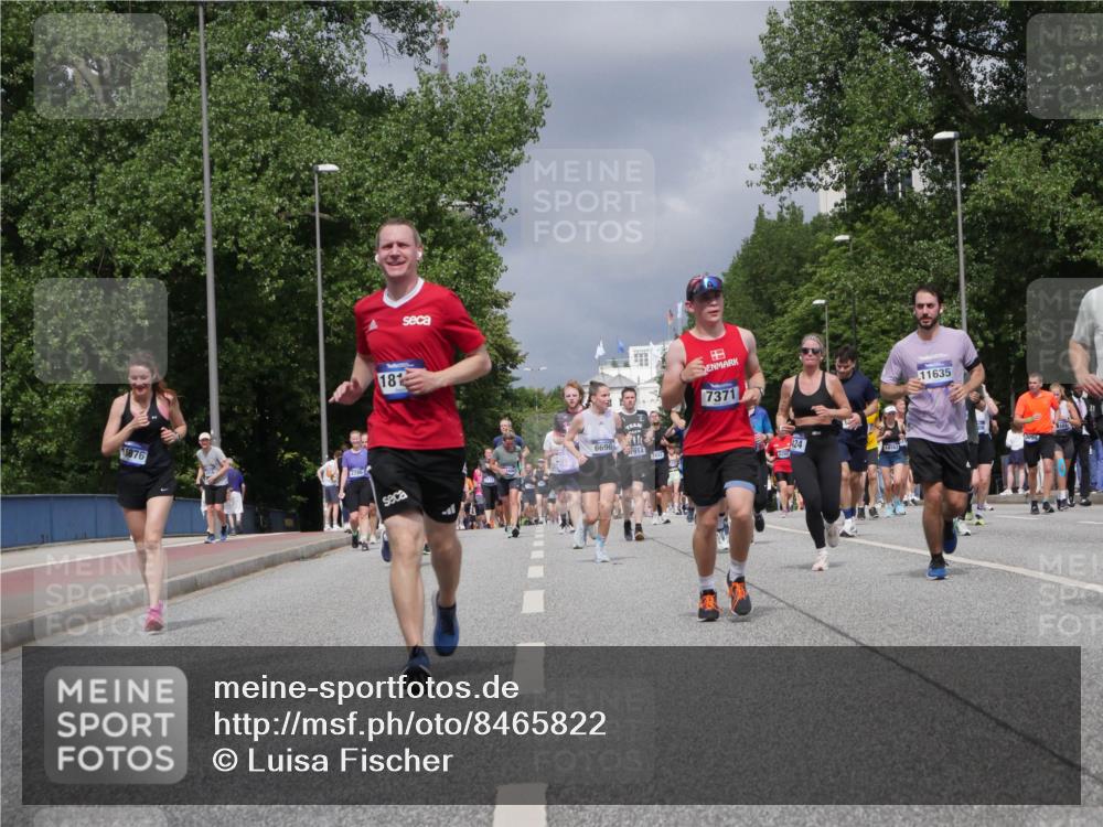 29.06.2025 - hella hamburg halbmarathon Luisa Fischer http://msf.ph/oto/8465822 29.06.2025 10:41:36 Kennedybrücke 16876, 2786, 181, 6696, 7371, 7914, 7092, 424, 11635, 1394, 1596, 1791, 1901, 3338, 3716, 5713, 6695, 6696, 6930, 7118, 7119, 7244, 7371, 7552, 8615, 9424, 9500, 9699, 10584 meine-sportfotos.de