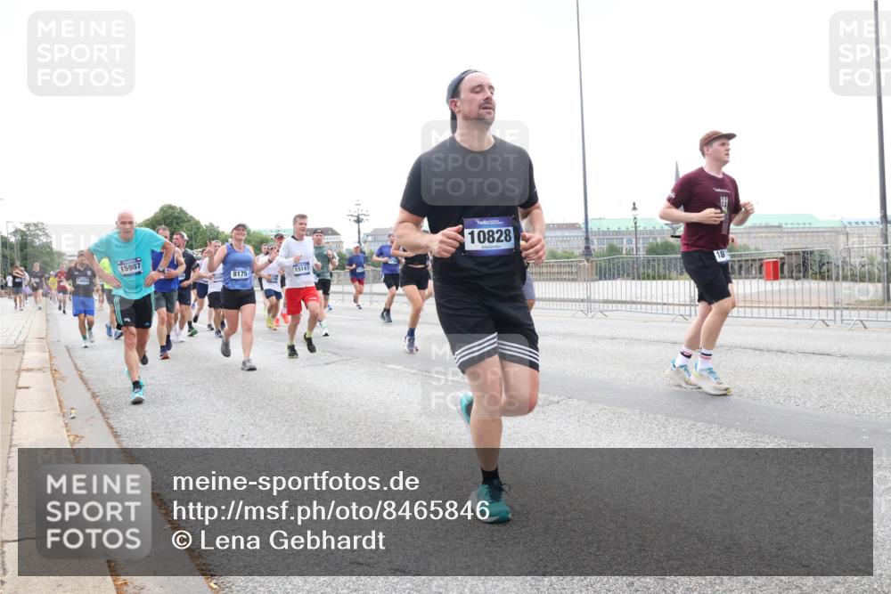 29.06.2025 - hella hamburg halbmarathon Lena Gebhardt http://msf.ph/oto/8465846 29.06.2025 10:32:29 Lombardsbrücke 13959, 15987, 8175, 15147, 10828, 18, 1199, 1311, 1640, 1987, 2059, 2349, 2943, 3022, 3365, 3653, 3660, 3670, 3707, 3778, 3822, 4314, 4365, 4446, 4605, 4857, 4924, 5496, 5601, 5658, 5743, 5783, 5871, 5941, 6218, 6228, 6252, 6312, 6315, 7135, 7239, 7308, 7309, 7344, 7387, 7468, 7531, 7535, 7570, 7633, 7695, 7702, 7749, 7750, 7789, 8124, 8127, 8175, 8303, 8625, 8787, 8840, 8914, 8993, 9010, 9125, 9188, 9206, 10002, 10013, 10048, 10277 meine-sportfotos.de