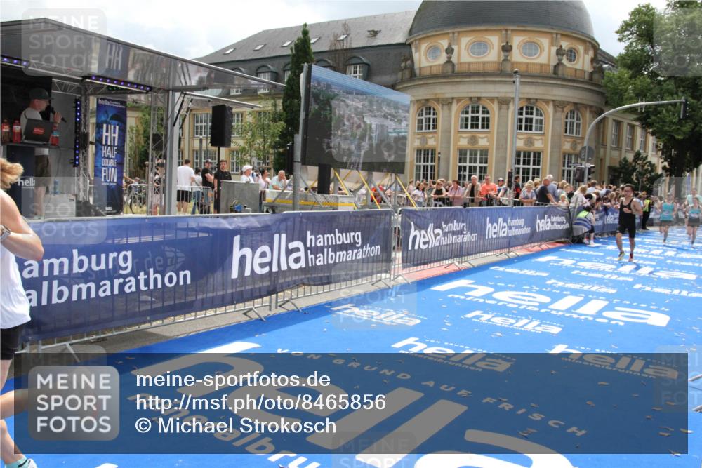 29.06.2025 - hella hamburg halbmarathon Michael Strokosch http://msf.ph/oto/8465856 29.06.2025 10:34:01 Ziel 9345, 9519, 11227, 13493, 13494, 15268, 15500, 17877 meine-sportfotos.de
