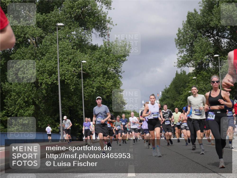 29.06.2025 - hella hamburg halbmarathon Luisa Fischer http://msf.ph/oto/8465953 29.06.2025 10:41:39 Kennedybrücke 1316, 2786, 18544, 16174, 868, 14406, 6696, 7914, 2151, 7119, 6695, 18864, 424, 1596, 2151, 3094, 3095, 3338, 3841, 3927, 5300, 6695, 6696, 6751, 7118, 7119, 7371, 7552, 7914, 9424, 9500, 9699, 10584 meine-sportfotos.de