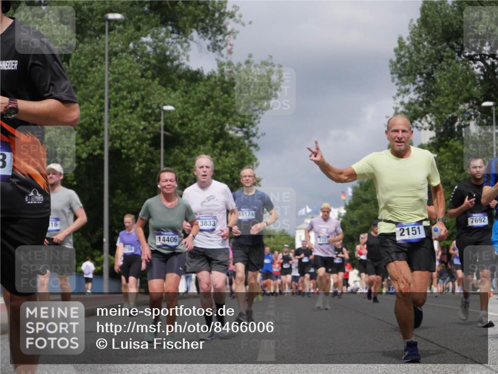 29.06.2025 - hella hamburg halbmarathon Luisa Fischer http://msf.ph/oto/8466006 29.06.2025 10:41:47 Kennedybrücke 3, 16, 3833, 14406, 16174, 2151, 7692, 2113, 2151, 3094, 3095, 3323, 3841, 3927, 5161, 5300, 6199, 6200, 6751, 7118, 7119, 7165, 7692, 7849, 7914, 8583, 9689, 9699, 10584 meine-sportfotos.de