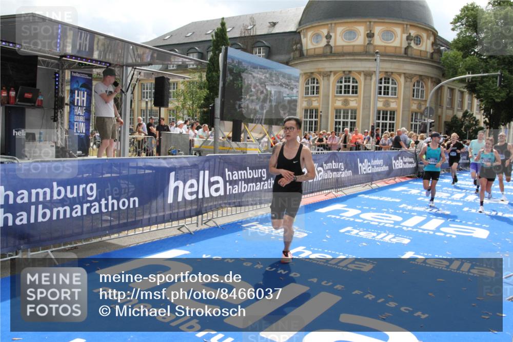 29.06.2025 - hella hamburg halbmarathon Michael Strokosch http://msf.ph/oto/8466037 29.06.2025 10:34:04 Ziel 9345, 9519, 11019, 11227, 13493, 13494, 14448, 15268, 16724, 17877 meine-sportfotos.de