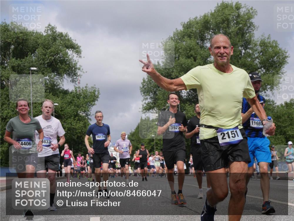 29.06.2025 - hella hamburg halbmarathon Luisa Fischer http://msf.ph/oto/8466047 29.06.2025 10:41:48 Kennedybrücke 4406, 833, 16174, 3323, 3927, 2151, 1169, 45, 443, 2113, 2151, 3094, 3095, 3242, 3323, 3841, 3927, 5085, 5161, 5300, 6199, 6200, 6751, 7117, 7118, 7119, 7165, 7692, 7849, 7914, 8583, 9689, 9699, 10584 meine-sportfotos.de