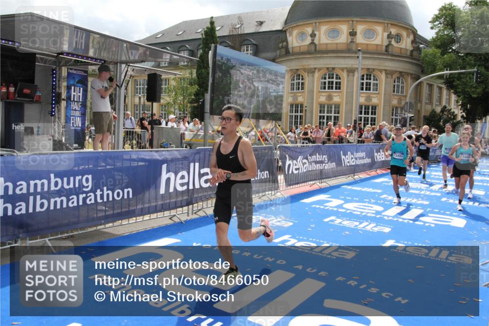 29.06.2025 - hella hamburg halbmarathon Michael Strokosch http://msf.ph/oto/8466050 29.06.2025 10:34:05 Ziel 9345, 9519, 11019, 11227, 13066, 13493, 13494, 14448, 15268, 16724, 17877 meine-sportfotos.de