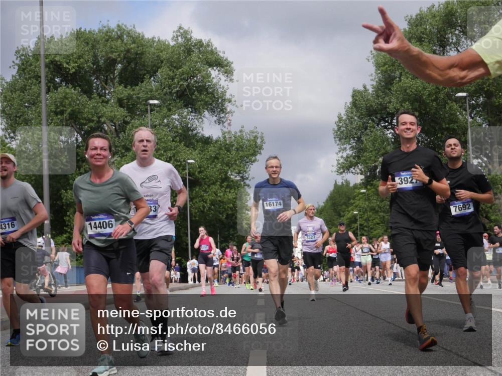 29.06.2025 - hella hamburg halbmarathon Luisa Fischer http://msf.ph/oto/8466056 29.06.2025 10:41:49 Kennedybrücke 4316, 14406, 33, 9350, 2113, 16174, 3323, 392, 7692, 2113, 2151, 3094, 3095, 3242, 3323, 3841, 3927, 5085, 5089, 5161, 5300, 6199, 6200, 6751, 7117, 7118, 7119, 7165, 7692, 7849, 7914, 8583, 8635, 8747, 9689, 10584 meine-sportfotos.de