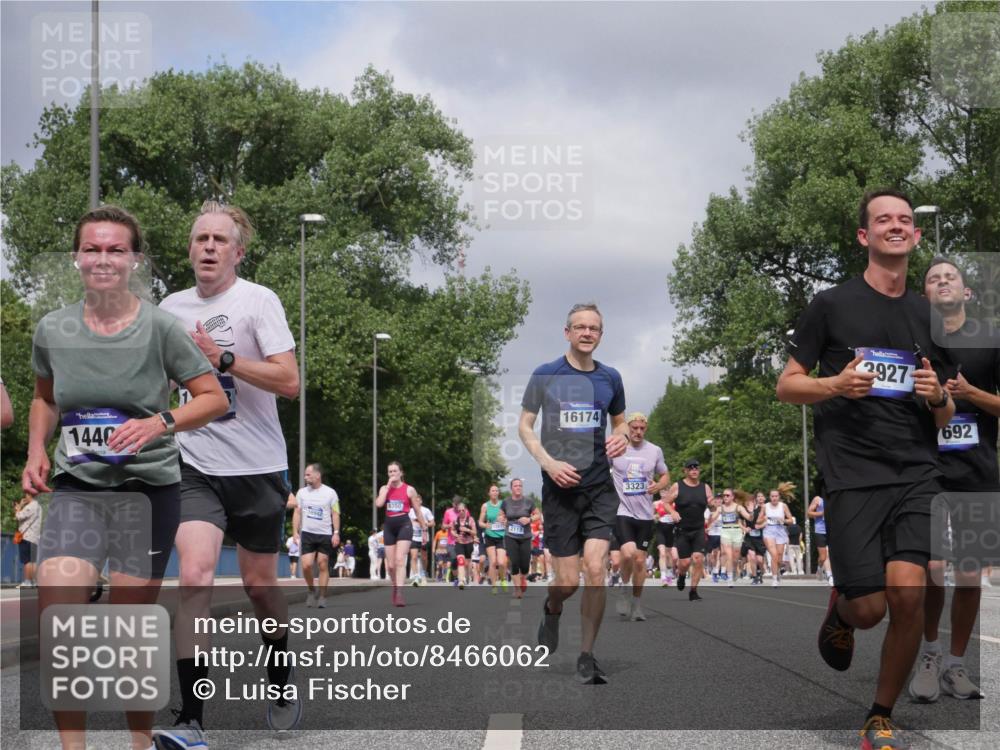 29.06.2025 - hella hamburg halbmarathon Luisa Fischer http://msf.ph/oto/8466062 29.06.2025 10:41:49 Kennedybrücke 1440, 16942, 9350, 2113, 16174, 3323, 3927, 692, 2113, 2151, 3094, 3095, 3242, 3323, 3841, 3927, 5085, 5089, 5161, 5300, 6199, 6200, 6751, 7117, 7118, 7119, 7165, 7692, 7849, 7914, 8583, 8635, 8747, 9689, 10584 meine-sportfotos.de