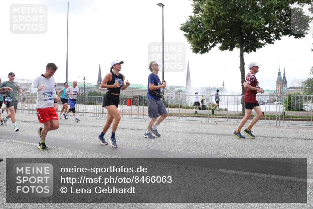 29.06.2025 - hella hamburg halbmarathon Lena Gebhardt http://msf.ph/oto/8466063 29.06.2025 10:32:30 Lombardsbrücke 4857, 15147, 2864, 1199, 1311, 1640, 1987, 2059, 2349, 2943, 3022, 3365, 3653, 3660, 3670, 3707, 3778, 3822, 4314, 4365, 4446, 4605, 4857, 4924, 5496, 5601, 5658, 5743, 5783, 5871, 5941, 6218, 6228, 6252, 6312, 6315, 7135, 7239, 7308, 7309, 7344, 7387, 7468, 7531, 7535, 7570, 7633, 7695, 7702, 7749, 7750, 7789, 8124, 8127, 8175, 8303, 8625, 8787, 8840, 8914, 8993, 9010, 9125, 9188, 9206, 10002, 10013, 10048, 10277 meine-sportfotos.de