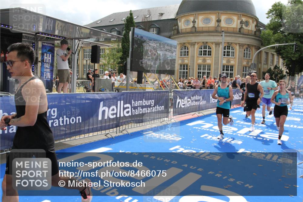 29.06.2025 - hella hamburg halbmarathon Michael Strokosch http://msf.ph/oto/8466075 29.06.2025 10:34:05 Ziel 9345, 9519, 11019, 11227, 13066, 13493, 13494, 14448, 15268, 16724, 17877 meine-sportfotos.de