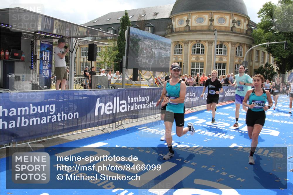 29.06.2025 - hella hamburg halbmarathon Michael Strokosch http://msf.ph/oto/8466099 29.06.2025 10:34:06 Ziel 9345, 9519, 11019, 11202, 11227, 13066, 13493, 13494, 14448, 15268, 16724, 17877 meine-sportfotos.de