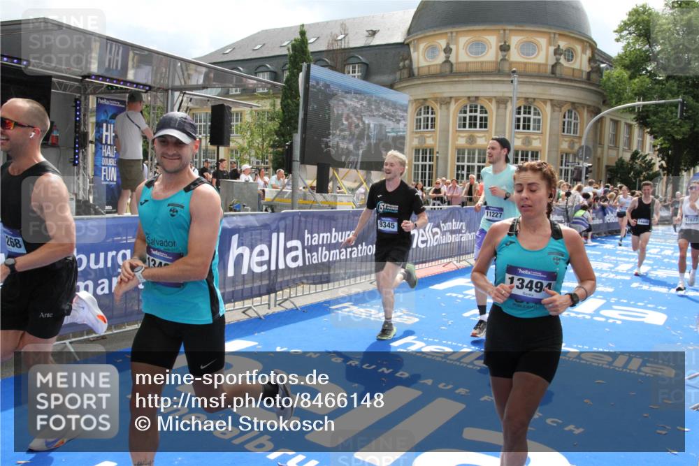 29.06.2025 - hella hamburg halbmarathon Michael Strokosch http://msf.ph/oto/8466148 29.06.2025 10:34:07 Ziel 9345, 9376, 9519, 11019, 11202, 11227, 13066, 13493, 13494, 14448, 15268, 16724, 17751, 17877 meine-sportfotos.de