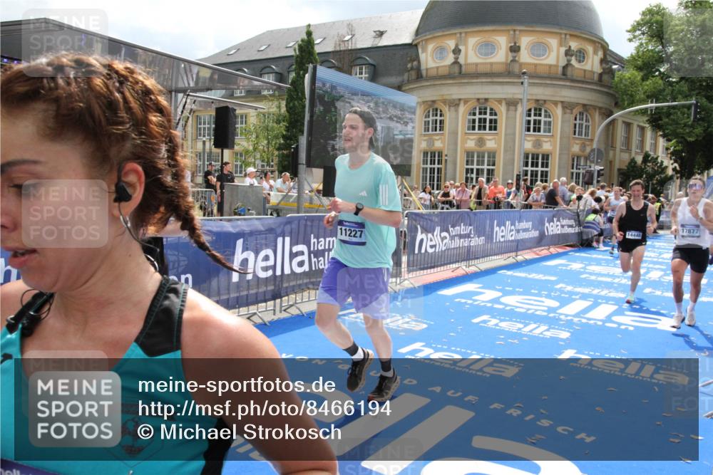 29.06.2025 - hella hamburg halbmarathon Michael Strokosch http://msf.ph/oto/8466194 29.06.2025 10:34:07 Ziel 9345, 9376, 9519, 11019, 11202, 11227, 13066, 13493, 13494, 14448, 15268, 16724, 17751, 17877 meine-sportfotos.de