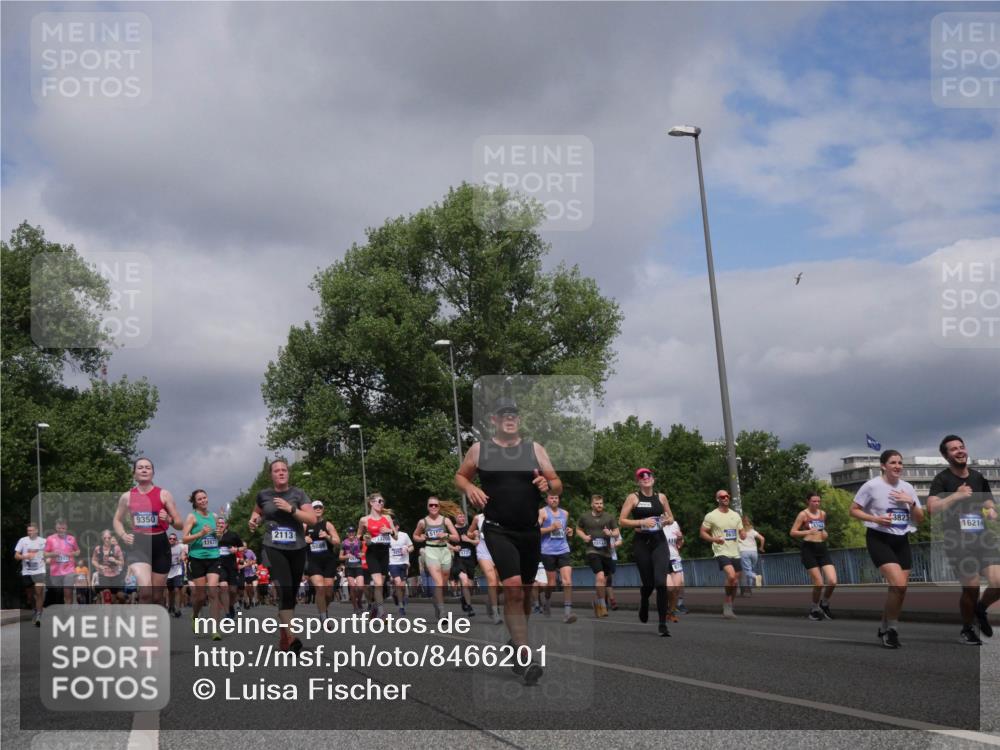 29.06.2025 - hella hamburg halbmarathon Luisa Fischer http://msf.ph/oto/8466201 29.06.2025 10:41:54 Kennedybrücke 9350, 15762, 2113, 515, 12677, 15112, 3821, 16214, 1457, 1721, 2113, 2486, 2693, 2786, 3242, 3323, 4139, 4155, 4259, 4260, 5085, 5089, 5155, 5161, 6199, 6200, 7117, 7165, 7561, 7849, 8583, 8635, 8747, 9004, 9689 meine-sportfotos.de