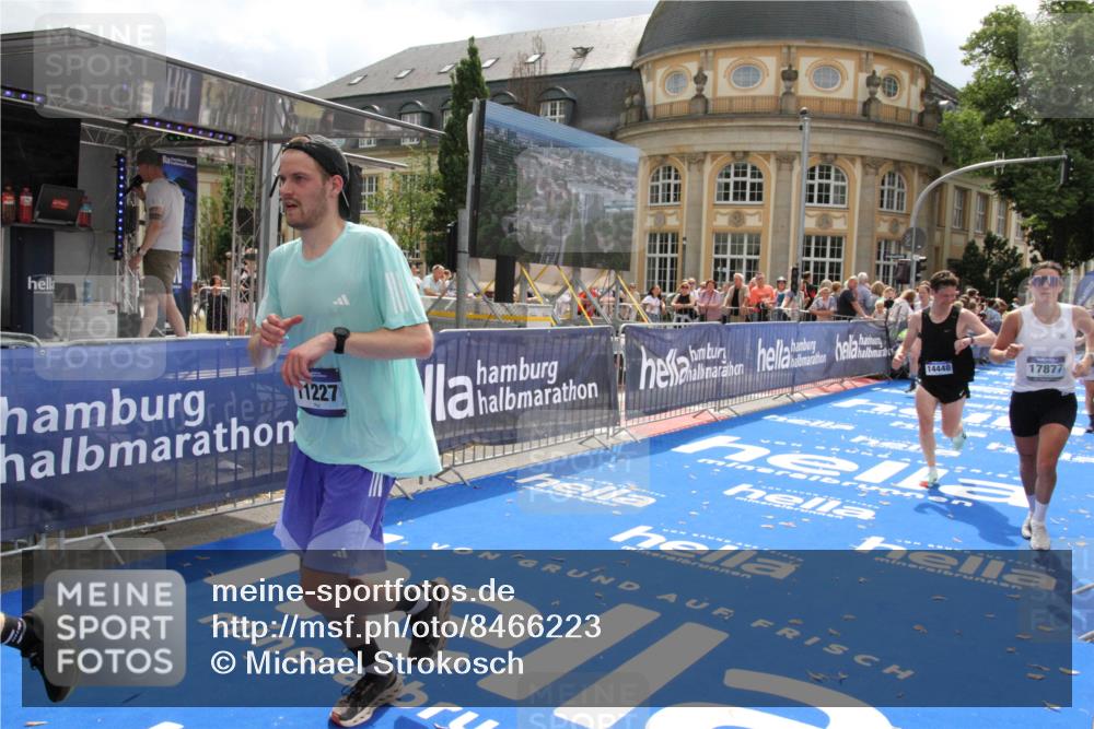 29.06.2025 - hella hamburg halbmarathon Michael Strokosch http://msf.ph/oto/8466223 29.06.2025 10:34:08 Ziel 9345, 9376, 11019, 11202, 11227, 13066, 13493, 13494, 14448, 15268, 16724, 17751, 17877 meine-sportfotos.de